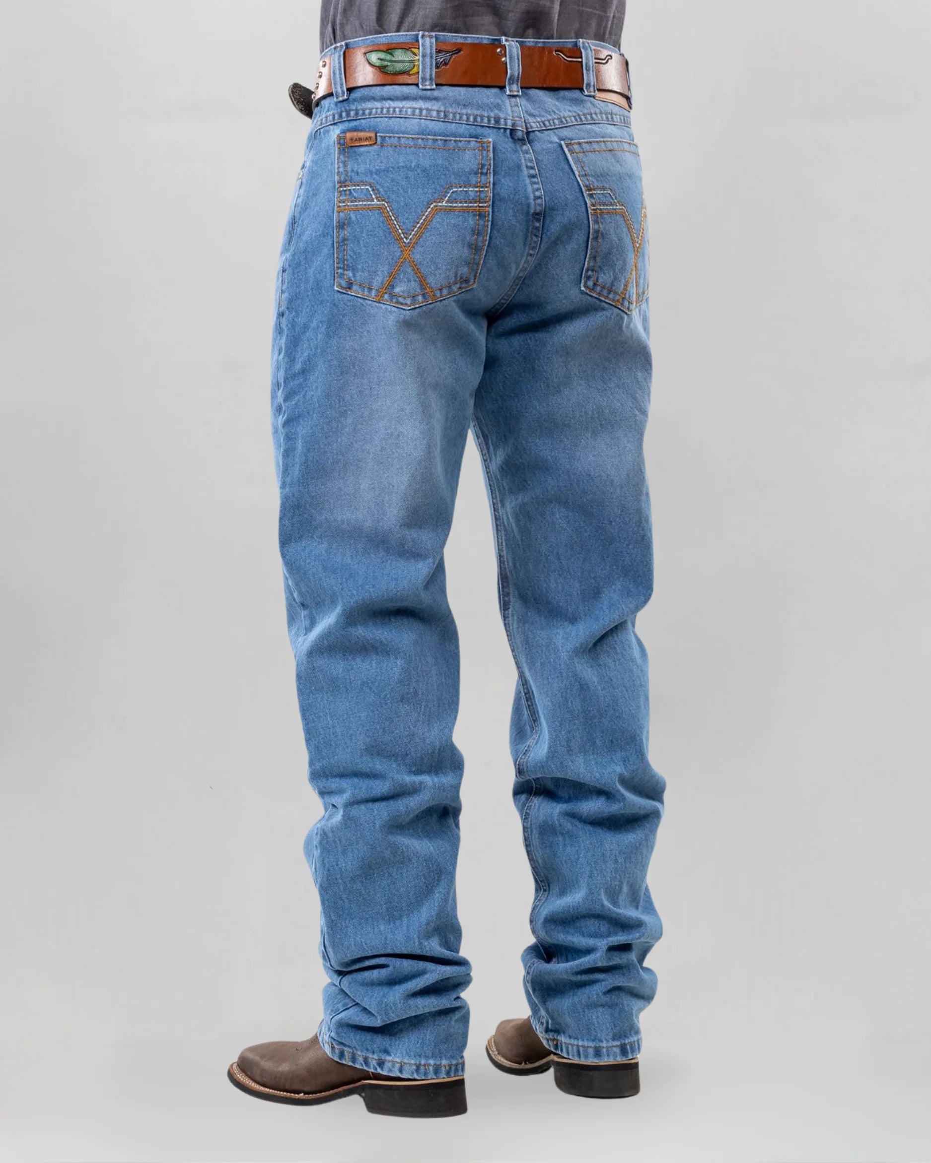 Calça country masculina ARIAT azul claro com bordado em V