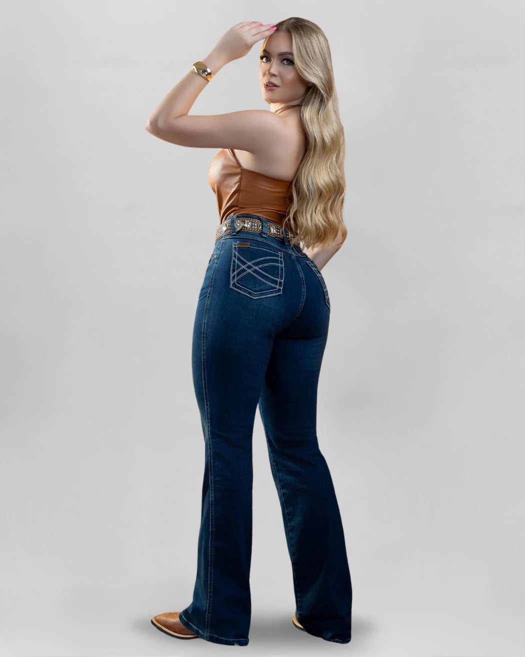 Calça country feminina ARIAT flare azul marinho com bordado geométrico nos bolsos traseiros