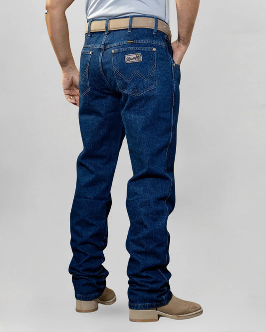 Calça country masculina Wrangler azul escuro com acabamento western observado nas fotos