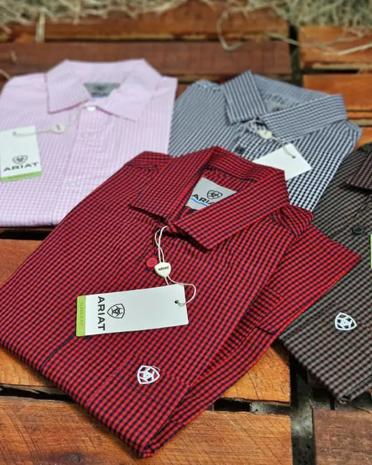 Camisa Xadrez Masculina ARIAT Manga Curta detalhe do tecido e botões