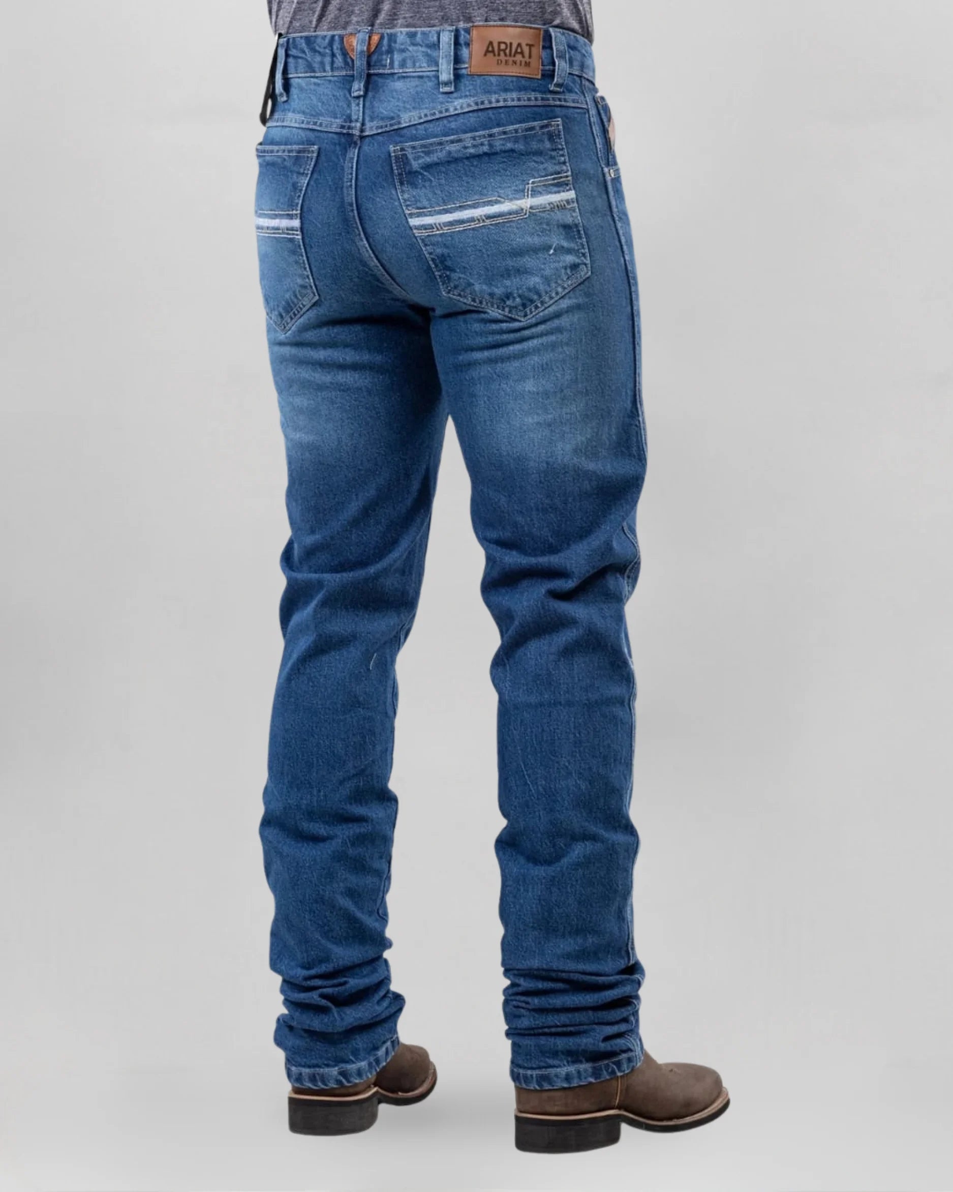 Calça country masculina ARIAT azul médio com costura linear nos bolsos