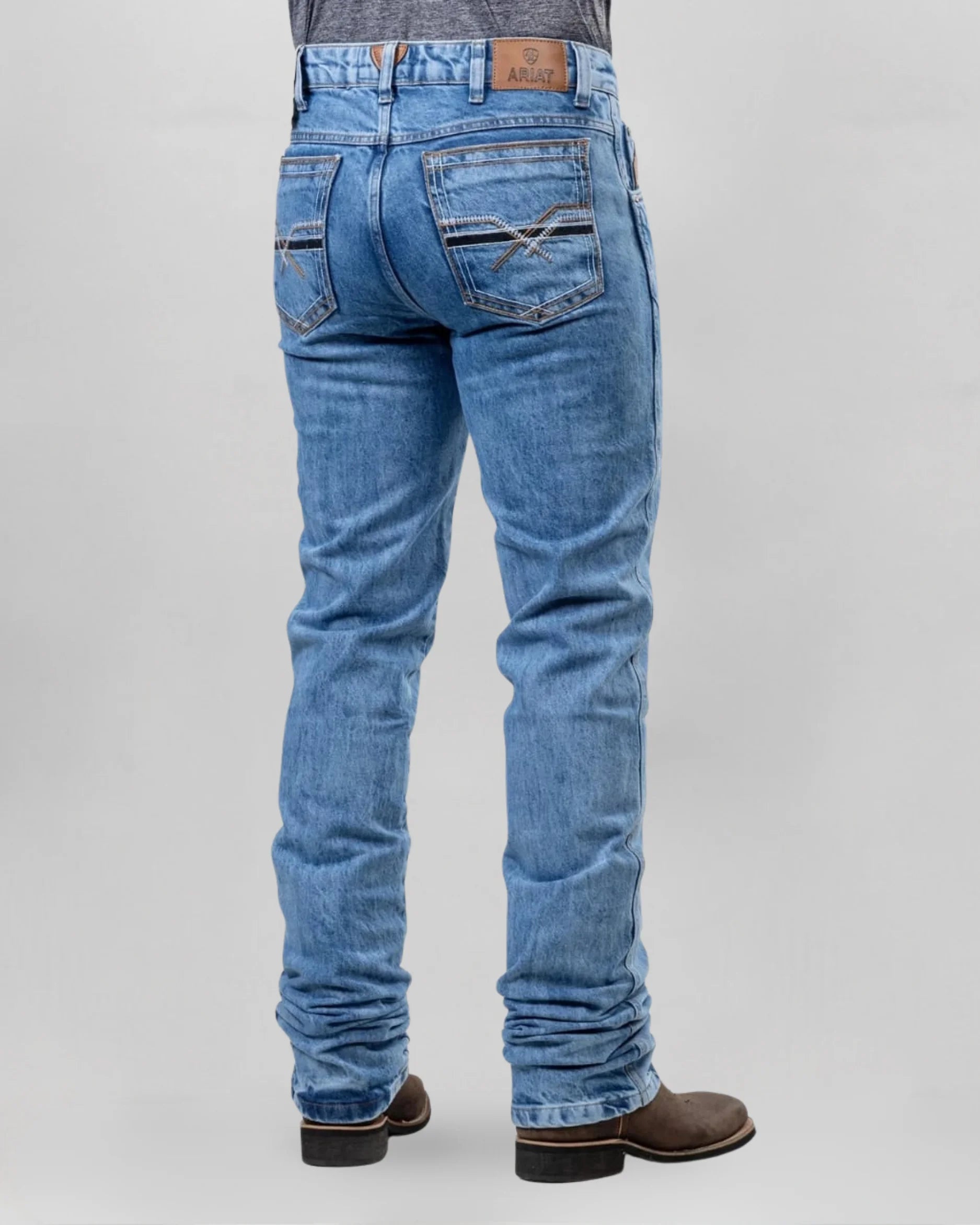 Calça country masculina ARIAT azul claro com bordado em X
